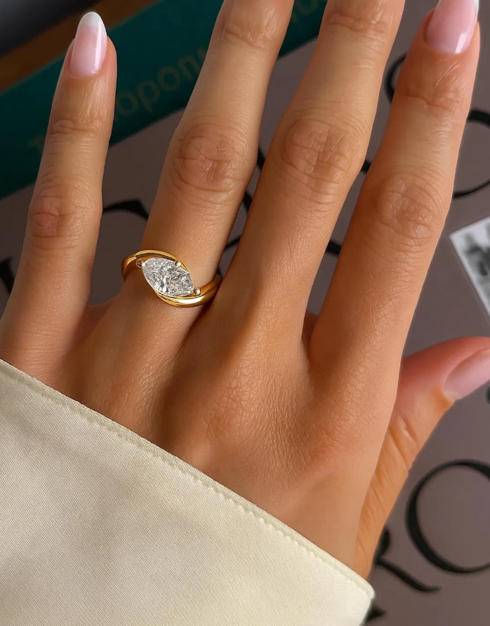 Aurea Moissanite Ring